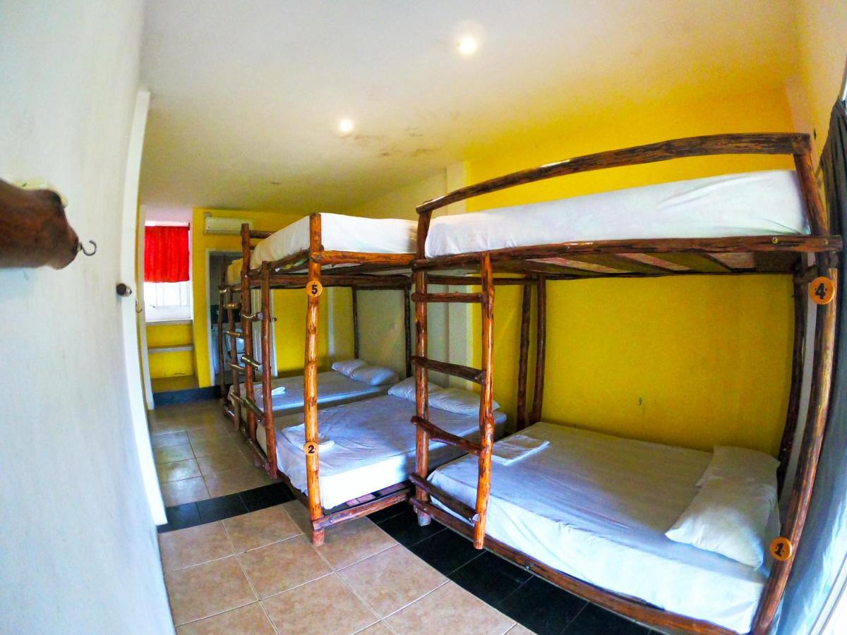 Kiwi Suites Hostel Montañita Eksteriør billede
