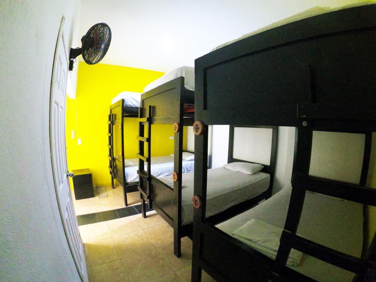 Kiwi Suites Hostel Montañita Eksteriør billede