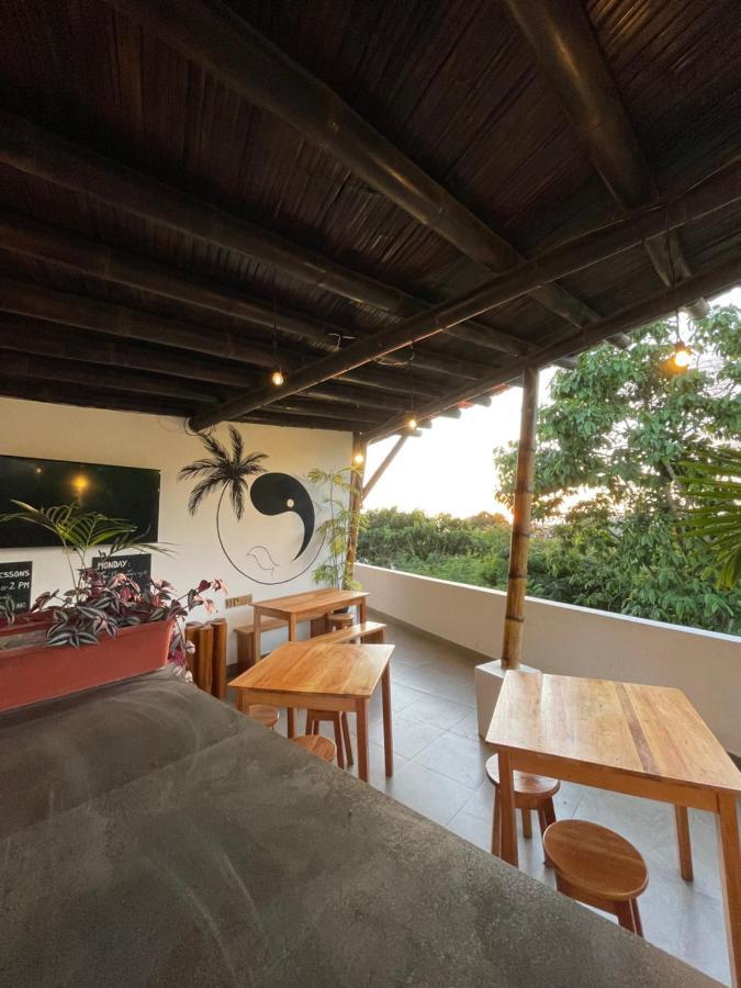 Kiwi Suites Hostel Montañita Eksteriør billede